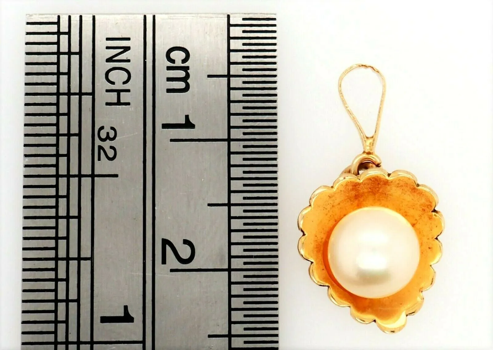 9ct Yellow Gold Leaf & Pearl Pendant