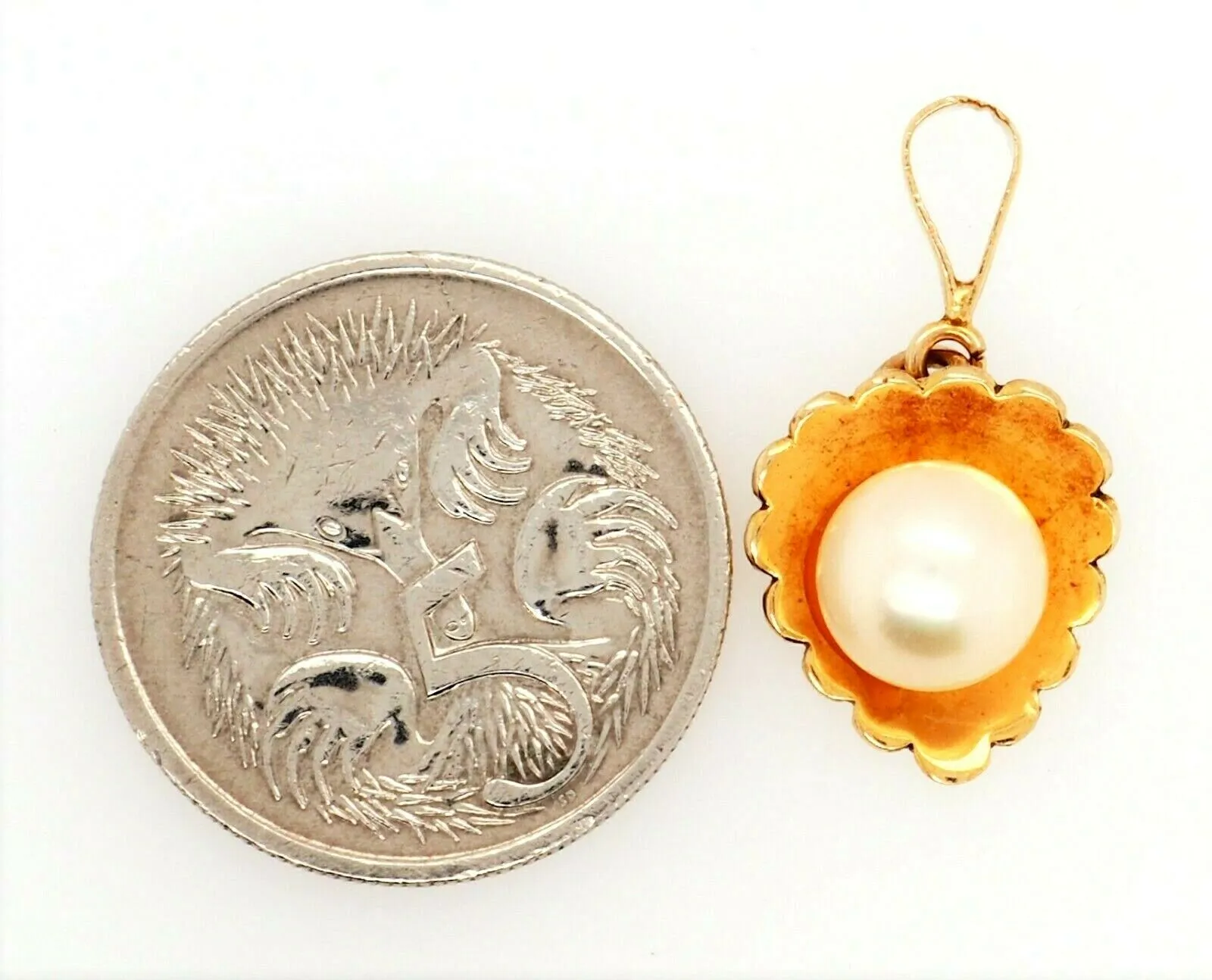 9ct Yellow Gold Leaf & Pearl Pendant