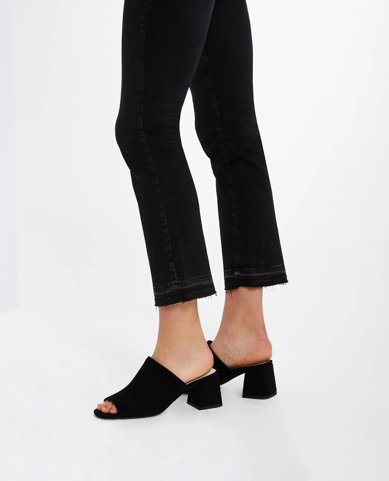 AG - The Jodi High-Rise Slim Flare Crop in Black Denim - 04Y-BDH