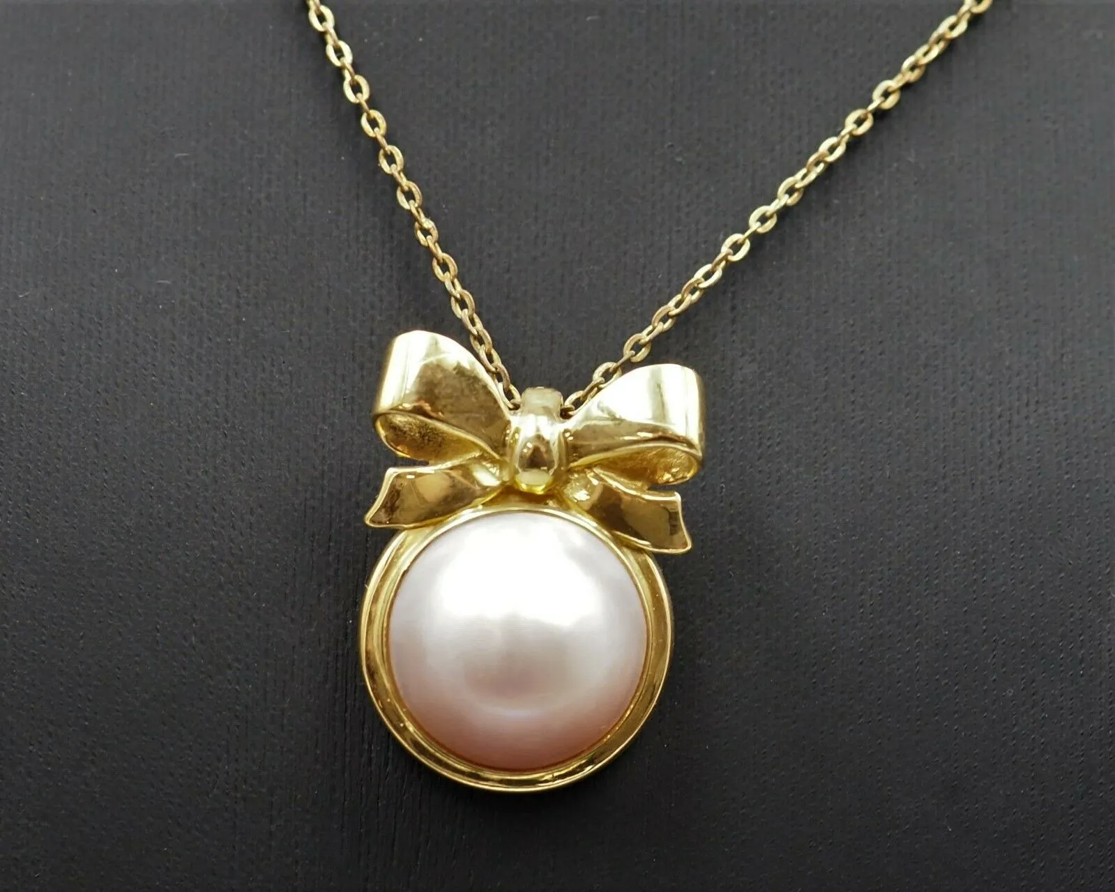 Mabe Pearl & 18ct Yellow Gold Bow Pendant Fine Elegant Jewellery