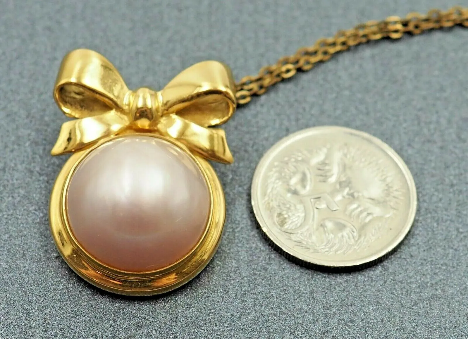 Mabe Pearl & 18ct Yellow Gold Bow Pendant Fine Elegant Jewellery