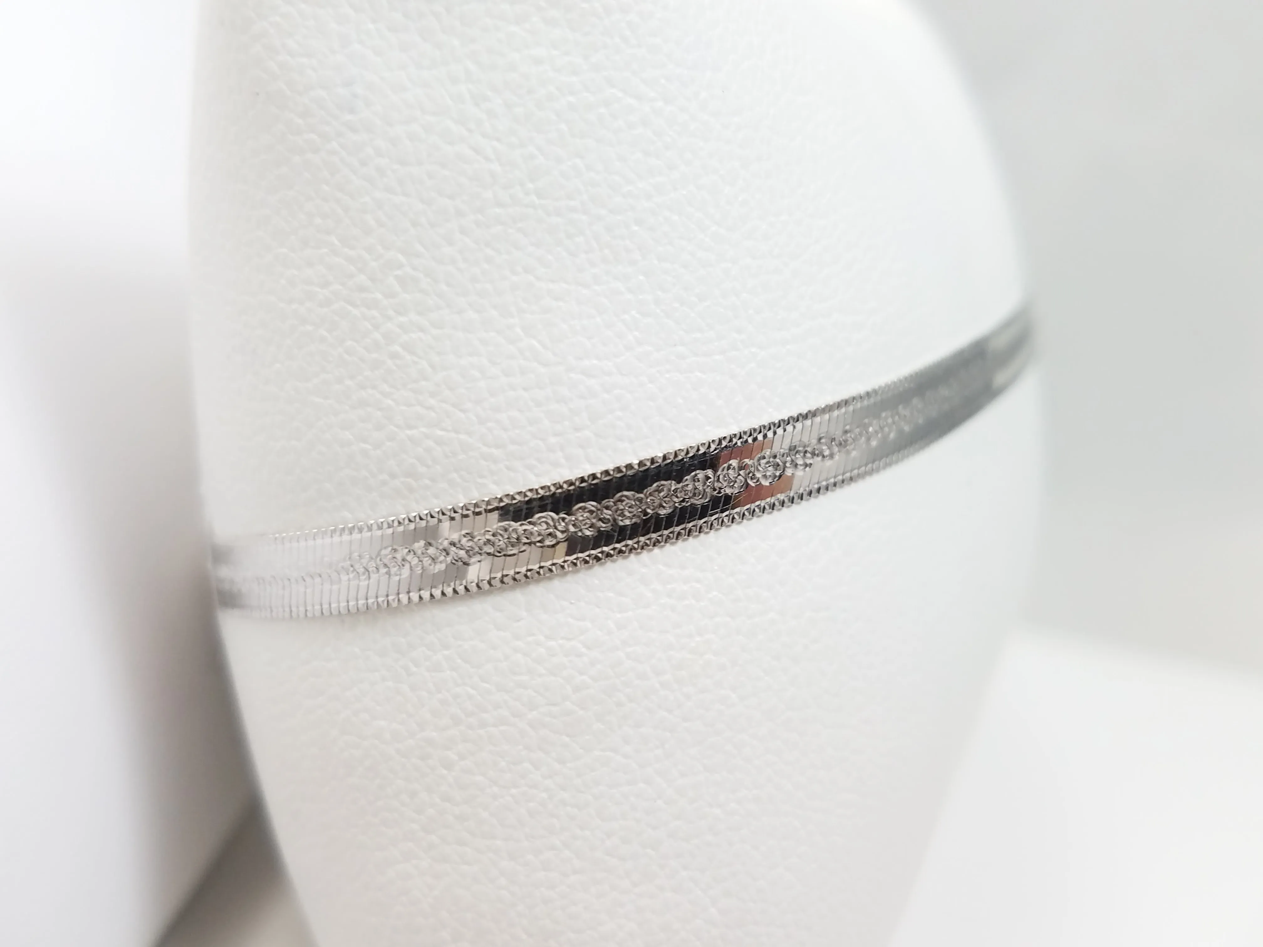 Simple 8" Solid 14k White Gold Reversible Herringbone Bracelet