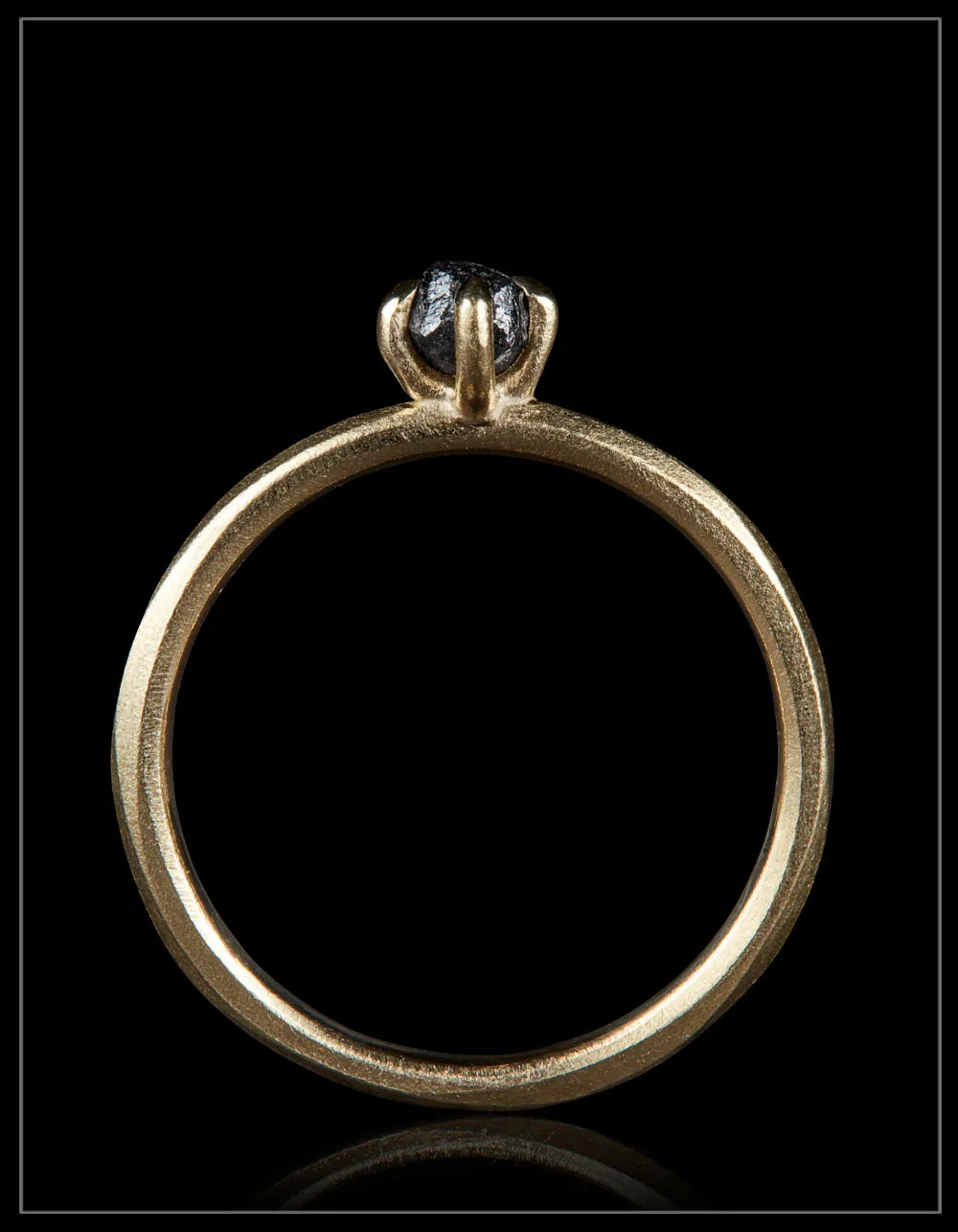 Simple Gold Ring with a Raw Twist – 0.34 ct.