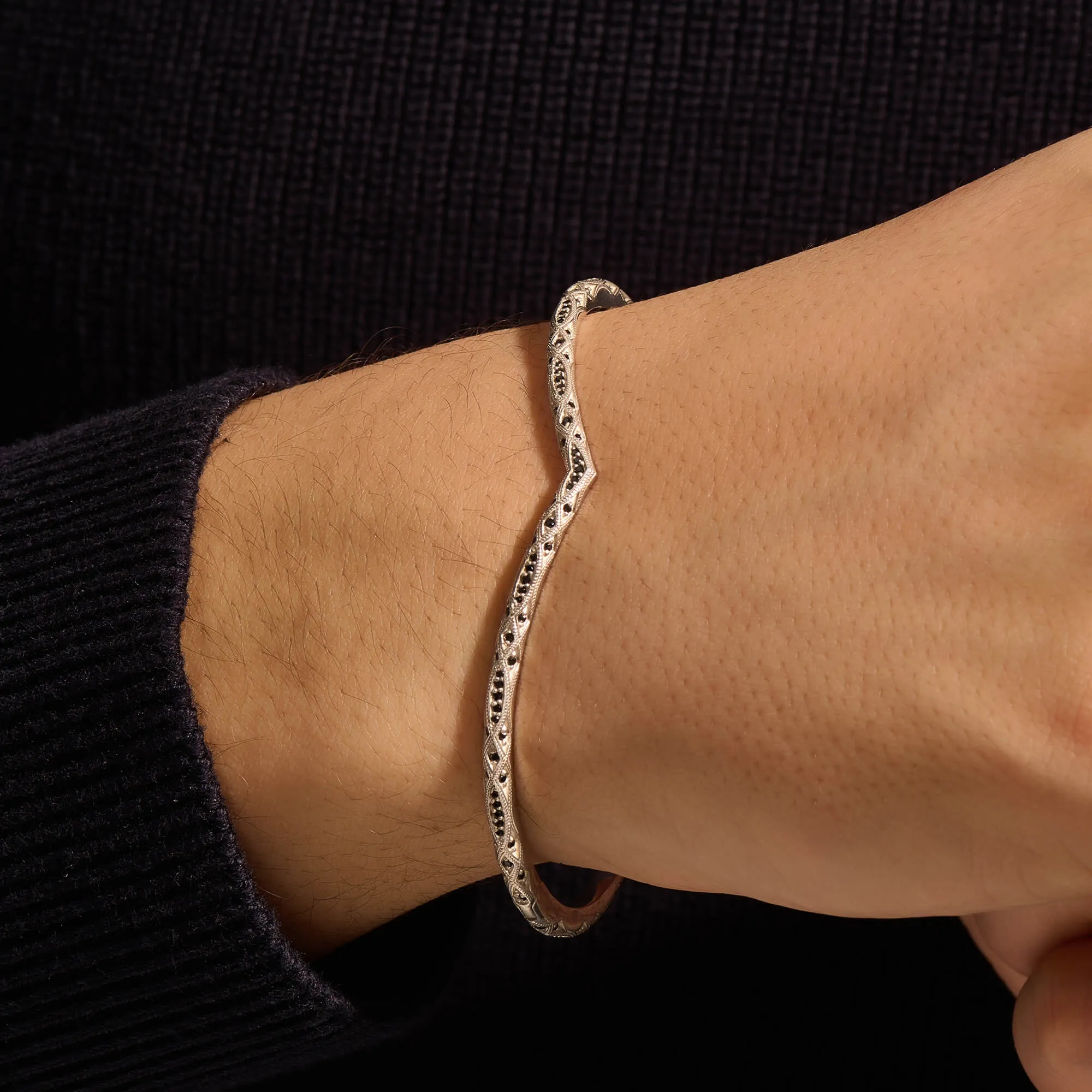 Streamline Curve Bangle in Silver